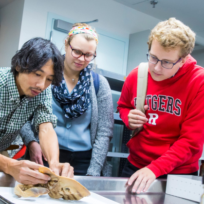 Rutgers SAS students working in a research lab