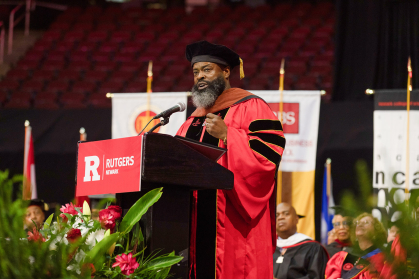 Black Thought speaking at Rutgers-Newark Commencement