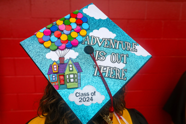 Colorful Mortarboard decorated with the house and balloons from the movie Up